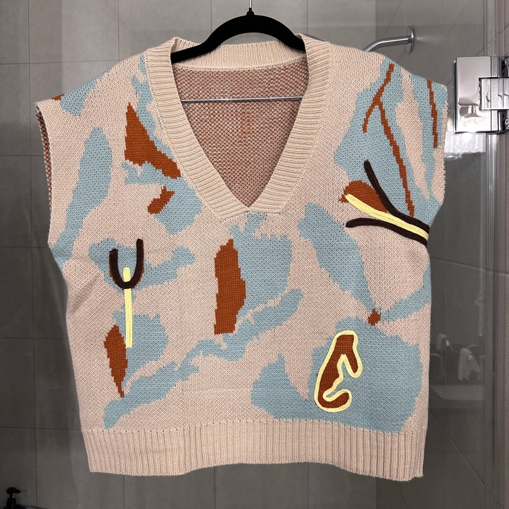 SHEIN V-Neck Abstract sweater vest size small
